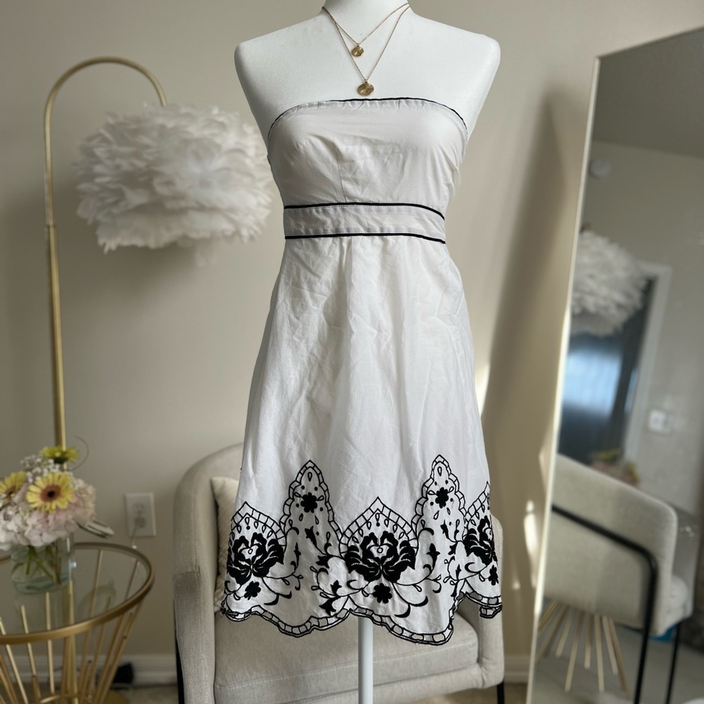 Guess Jeans Vintage Dress. White w black lace.